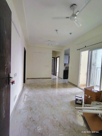 Room in 3 BHK Apartment at Amrapali Enchante, Tech Zone 4 Greater Noida – for Rent