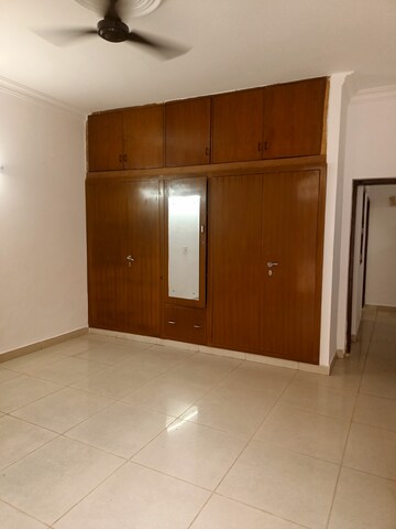 Room in 3 BHK Independent House at Sector 31 – for Rent