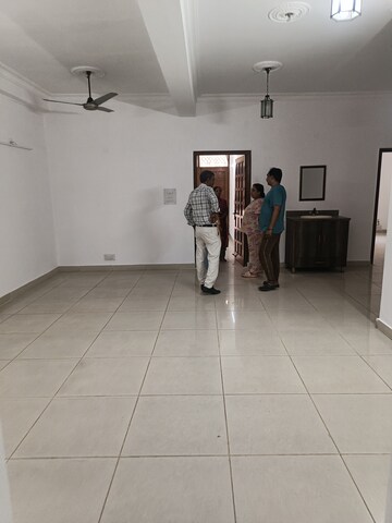 Parking in 3 BHK Independent House at Sector 31 – for Rent