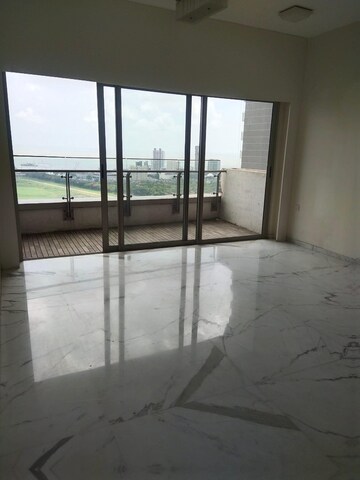Room in 4 BHK Apartment at Lodha Bellissimo, Mahalaxmi – for Rent
