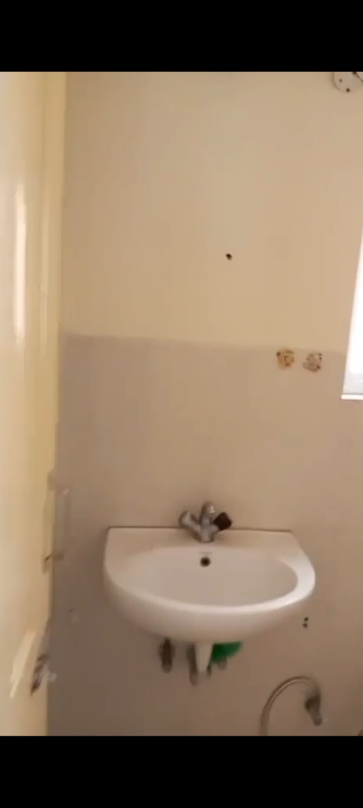 Bathroom, wave-dream-homes 2 Bedroom 840 Sq.Ft. Apartment In Wave City Ghaziabad 8922779