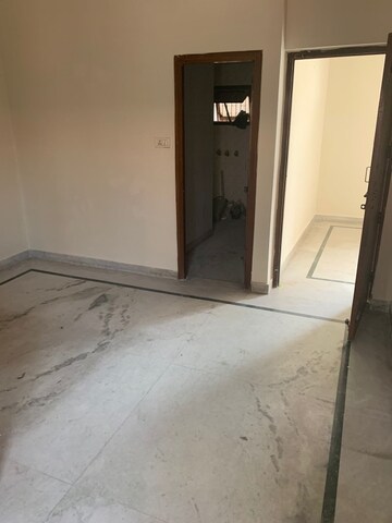 Room in 2 BHK Builder Floor at Milestone 32nd Avenue, Sector 15 – for Rent