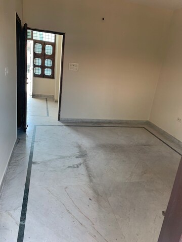 Room in 2 BHK Builder Floor at Milestone 32nd Avenue, Sector 15 – for Rent