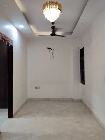 Room in 3 BHK Apartment at Anuradha Apartments CGHS, Paschim Vihar – for Rent