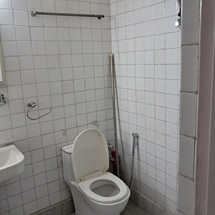 Bathroom, sukhdev vihar 3 Bedroom 1800 Sq.Ft. Builder Floor In Sukhdev Vihar Delhi 8922886