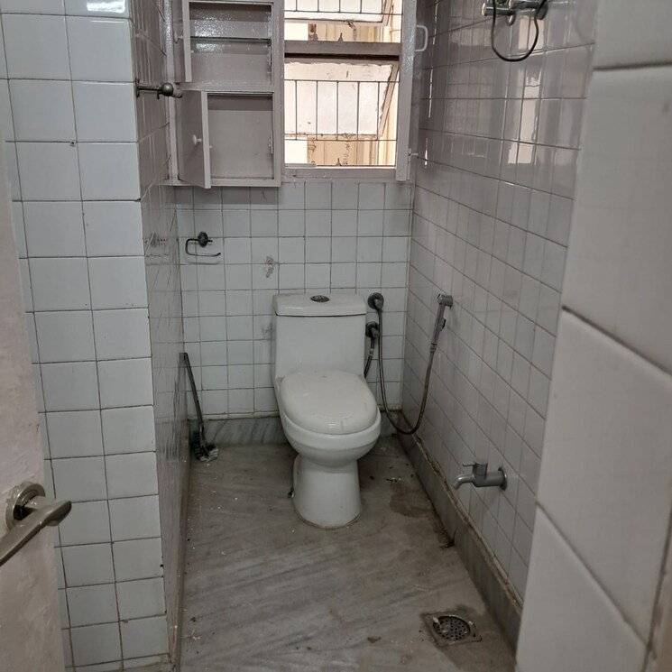 Bathroom, sukhdev vihar 3 Bedroom 1800 Sq.Ft. Builder Floor In Sukhdev Vihar Delhi 8922886