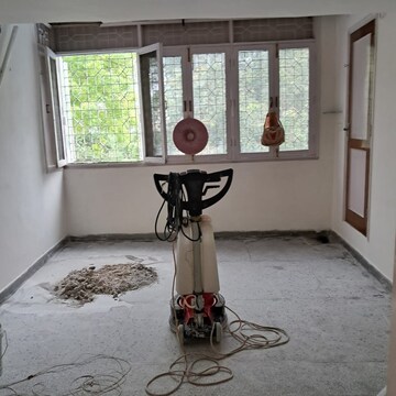 Room in 3 BHK Builder Floor at Sukhdev Vihar – for Rent