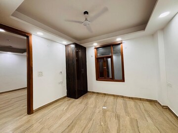 Room in 2 BHK Builder Floor at Paryavaran Complex – for Rent