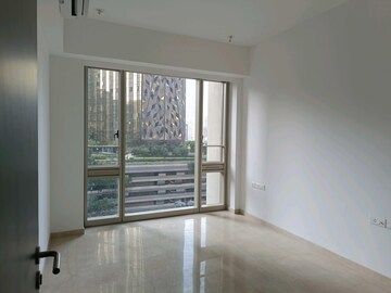Room in 4 BHK Apartment at Lodha Primo, Parel – for Rent