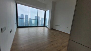 Room in 4 BHK Apartment at Prabhadevi – for Rent