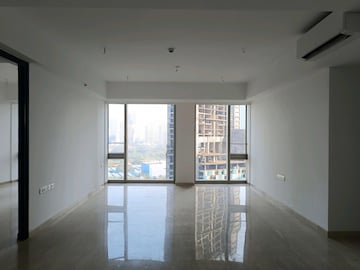 Room in 4 BHK Apartment at Prabhadevi – for Rent