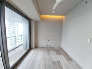 Room in 4 BHK Apartment at Worli – for Rent