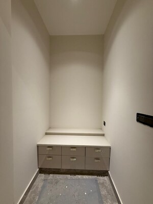 Furnished Amenities in 4 BHK Builder Floor at Unitech Arcadia, South City 2 – for Sale