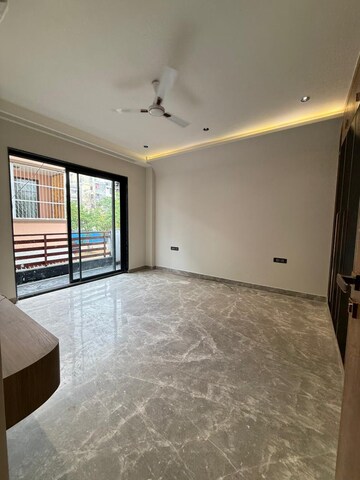 Room in 4 BHK Builder Floor at Unitech Arcadia, South City 2 – for Sale
