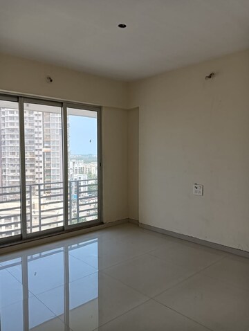 Room in 2 BHK Apartment at Solitaire Heights, Malad West – for Rent