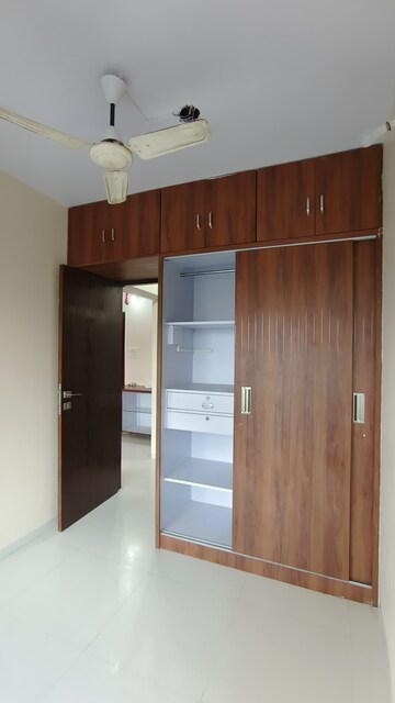 Room in 1 BHK Apartment at Jawahar Nagar CHS Goregaon, Goregaon West – for Rent