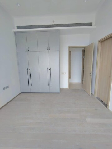 Room in 4 BHK Apartment at Prabhadevi – for Rent