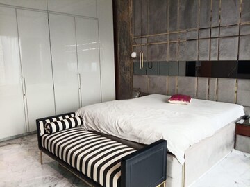 Bedroom in 4 BHK Apartment at Indiabulls Blu, Worli – for Rent