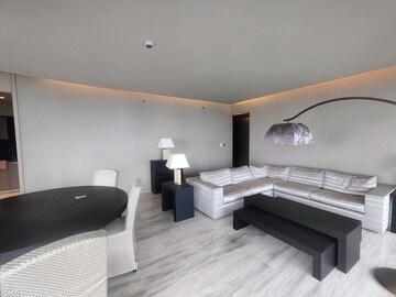 Team Area in 4 BHK Apartment at Upper Worli – for Rent