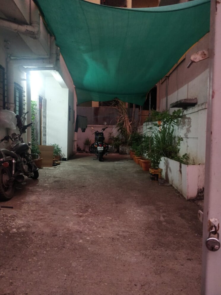  Parking, nisarg-varsha Commercial Warehouse 600 Sq.Yd. In Aundh Pune 8923110