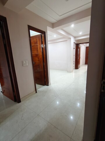 Room in 3 BHK Builder Floor at Sector 45 – for Rent
