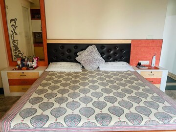 Bedroom in 2 BHK Apartment at Hiranandani Meadows, Manpada – for Rent