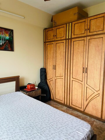 Bedroom in 2 BHK Apartment at Hiranandani Meadows, Manpada – for Rent
