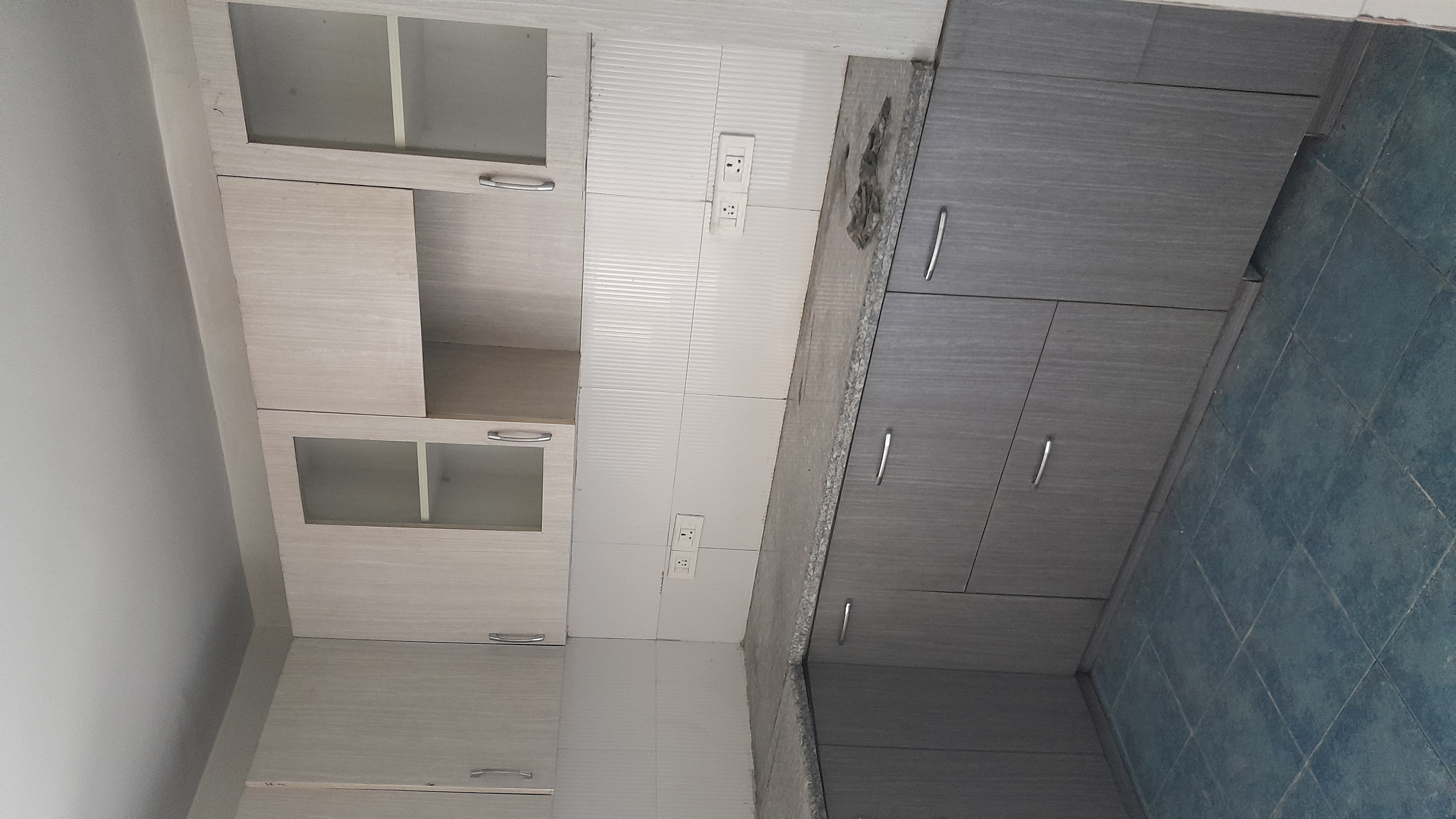 3 BHK + Pooja Room,Servant Room Builder Floor For Rent in Unitech Woodstock Floors