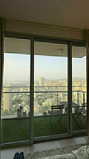 Room in 3 BHK Apartment at Oberoi Exquisite Goregaon, Goregaon East – for Sale