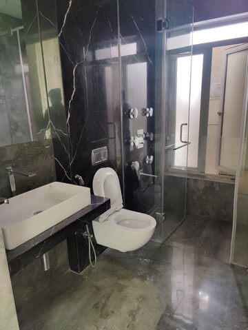 Team Area in 4 BHK Apartment at Kalpataru Avana, Parel – for Rent