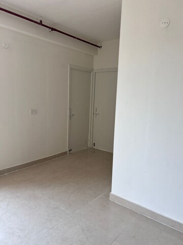 Room in 2 BHK Apartment at Signature Global Prime, Sector 63a – for Rent