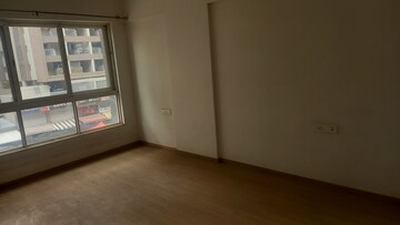 Room in 2 BHK Apartment at Oxford Florida River Walk 2, Mundhwa – for Rent