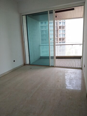 Room in 4 BHK Apartment at Avighna One Avighna Park, Lower Parel – for Rent