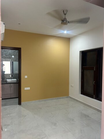 Room in 3.5 BHK Builder Floor at Ansal API Esencia, Sector 67 – for Rent