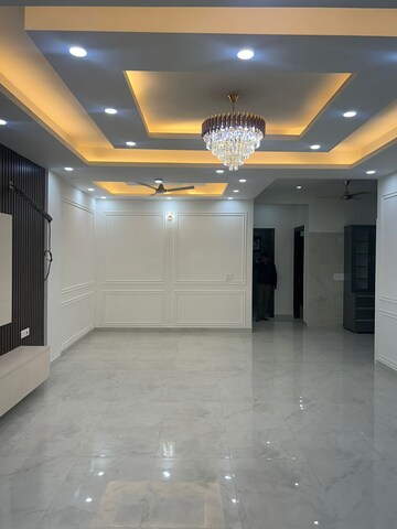 Room in 3.5 BHK Builder Floor at Ansal API Esencia, Sector 67 – for Rent