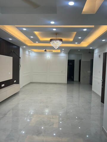 Building Lobby in 3.5 BHK Builder Floor at Ansal API Esencia, Sector 67 – for Rent