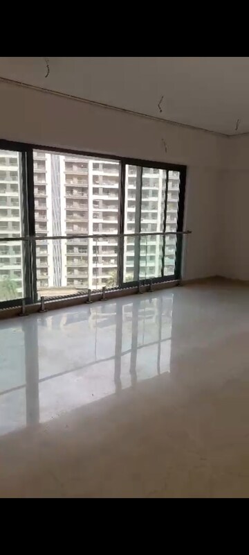 Room in 3.5 BHK Apartment at Adani Ten BKC, Bandra East – for Rent