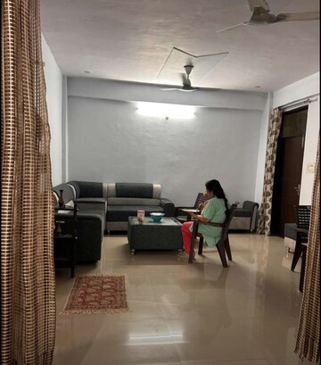 Living Room in 2 BHK Apartment at Gomti Nagar – for Rent