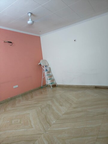 Room in 3 BHK Builder Floor at Satyam Plaza, Sector 15 – for Rent