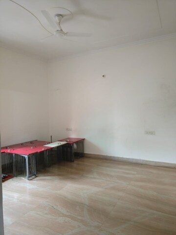 Room in 3 BHK Builder Floor at Satyam Plaza, Sector 15 – for Rent