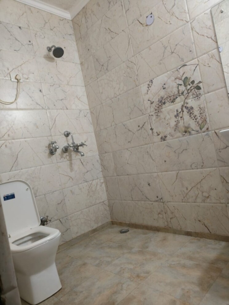Bathroom, satyam-plaza 3 Bedroom 1500 Sq.Ft. Builder Floor In Sector 15 Gurgaon 8923192