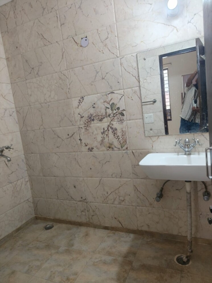 Bathroom, satyam-plaza 3 Bedroom 1500 Sq.Ft. Builder Floor In Sector 15 Gurgaon 8923192