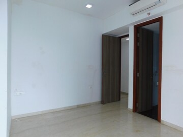 Room in 4 BHK Apartment at Worli – for Rent