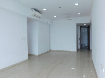 Room in 4 BHK Apartment at Worli – for Rent