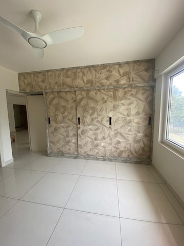 Room in 3 BHK Apartment at Prestige Finsbury Park Regent, Bagaluru – for Rent