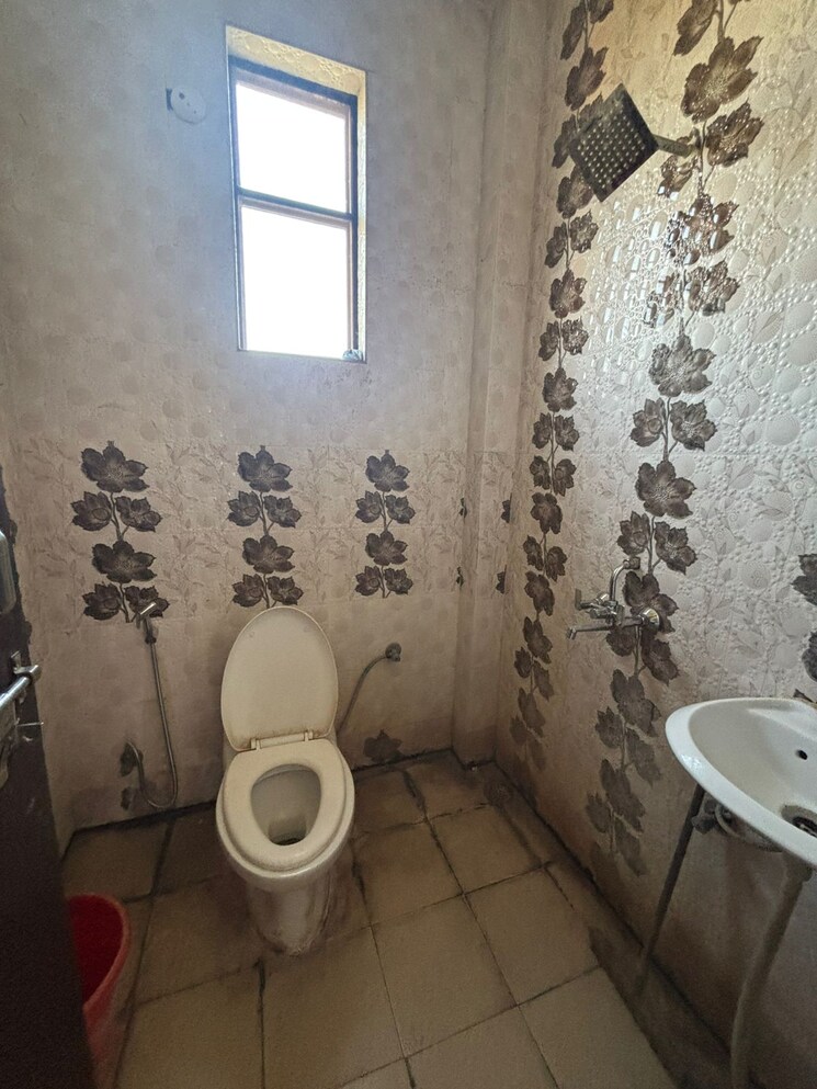 Bathroom, sector 39 3 Bedroom 2200 Sq.Ft. Builder Floor In Sector 39 Gurgaon 8923213