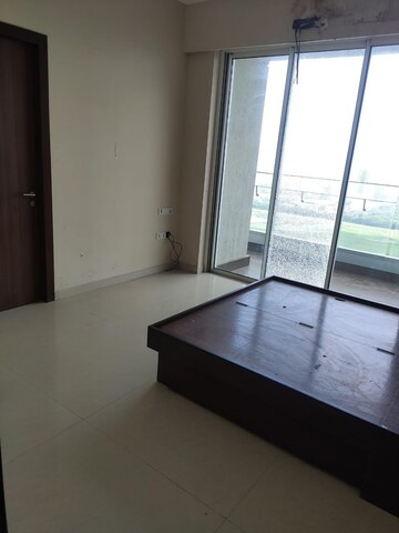Room in 4 BHK Apartment at K Raheja Vivarea, Mahalaxmi – for Rent
