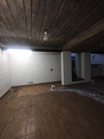 Building Lobby in 5 BHK Builder Floor at Ansal Sushant Lok I, Sector 43 – for Rent