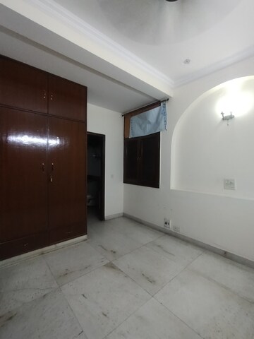 Kitchen in 1.5 BHK Builder Floor at Ardee Mall, Sector 52 – for Rent