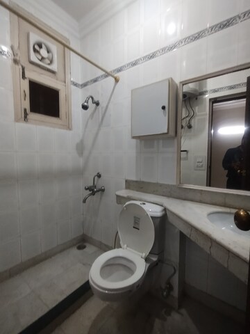 Bathroom in 1.5 BHK Builder Floor at Ardee Mall, Sector 52 – for Rent